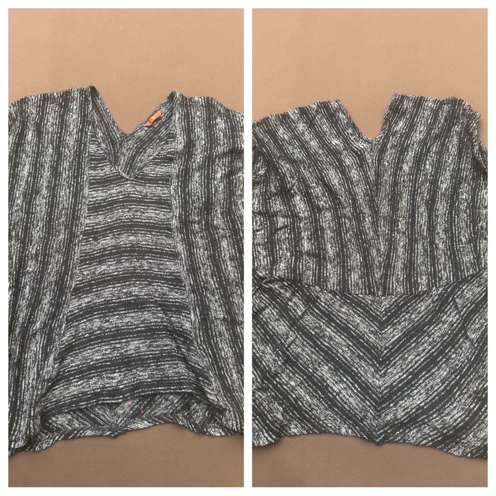 Vintage 2012 7 for all Mankind slouchy tee size M?
Pit to pit: 22”
Length: 25”
